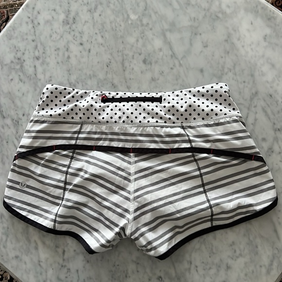 Lululemon running shorts, size 4, white with black polka dots and stripes - Picture 2 of 6
